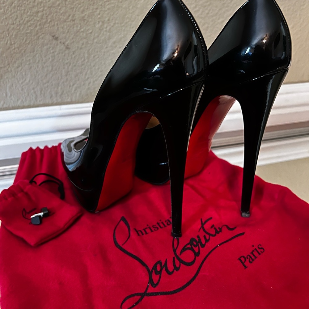 Christian Louboutin size 39 high heel